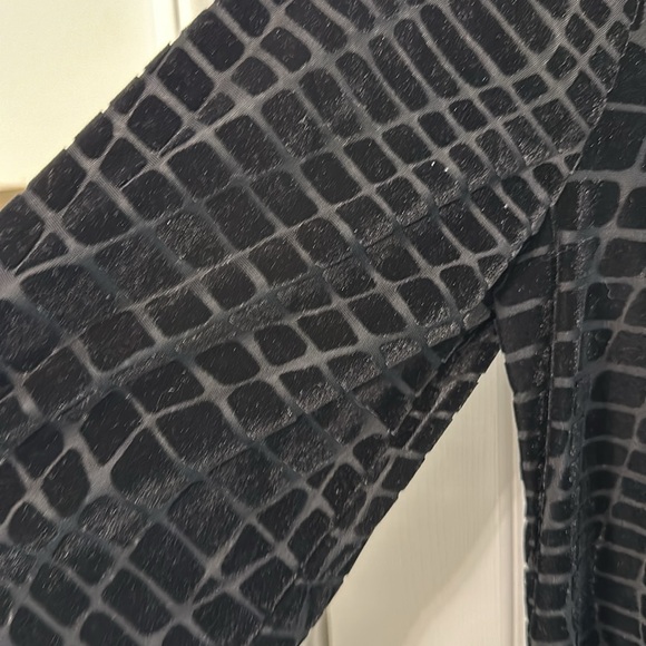 NWT White Housr Black Market Blouse. - Picture 2 of 4